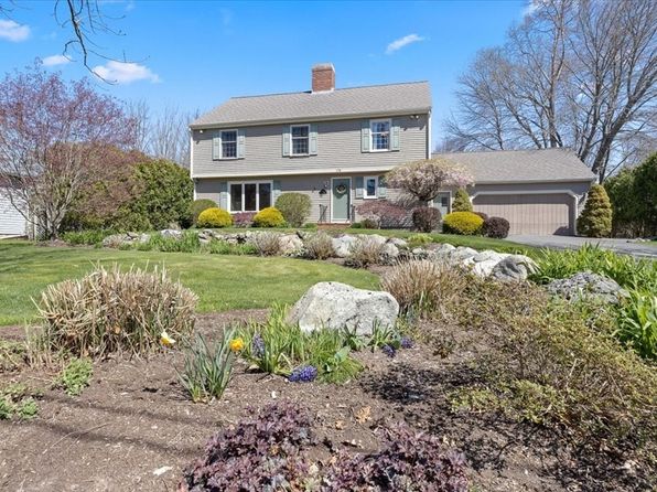 173 Country Dr, Somerset, MA 02726