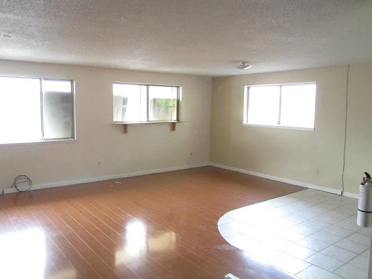 77 California St — Photo 2