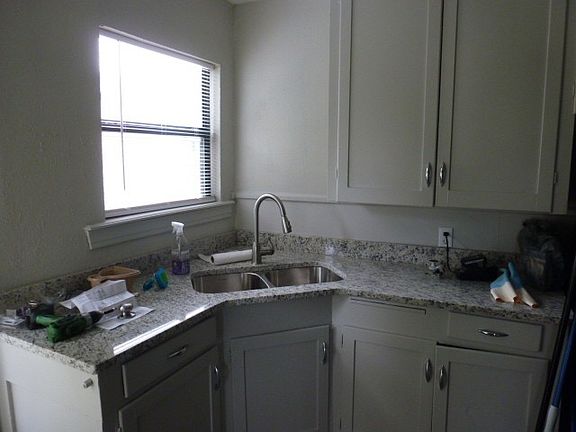5th image of 2209 Melrose St