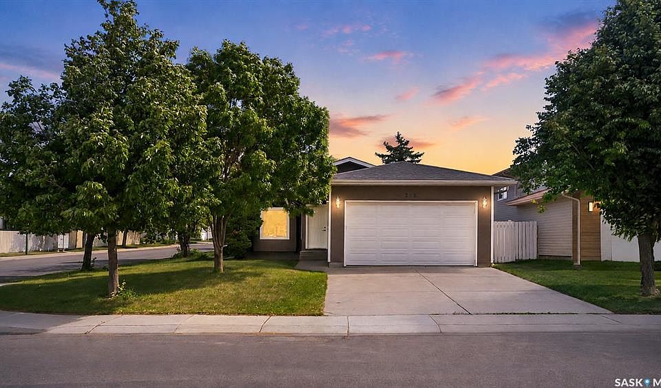1st image of 303 Haslam CRESCENT
