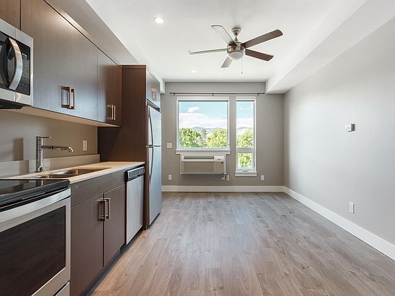 2nd image of 925 Leon Ave #402