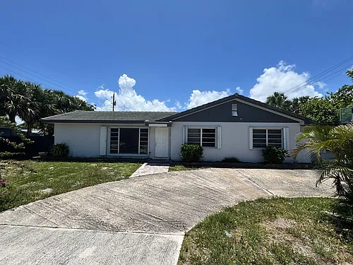 1101 S Seacrest Blvd Photo 1