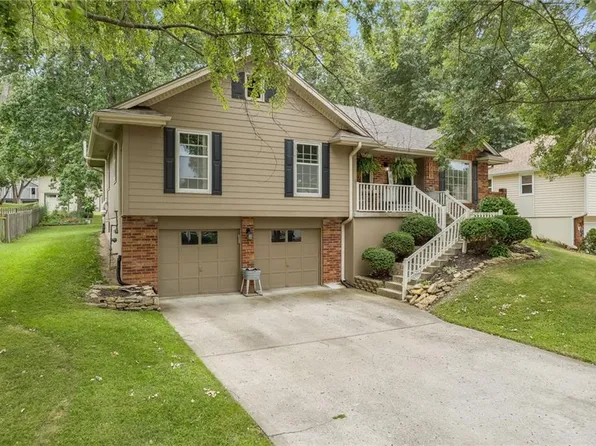 1207 Amesbury Ave, Liberty, MO 64068