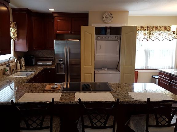 4th image of 510 S Jackson Cir