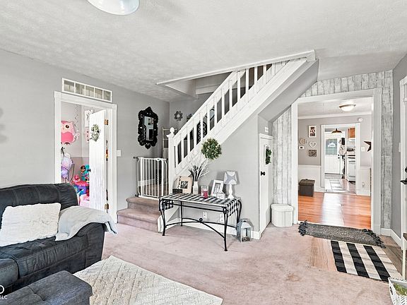 3rd image of 1105 Central Ave