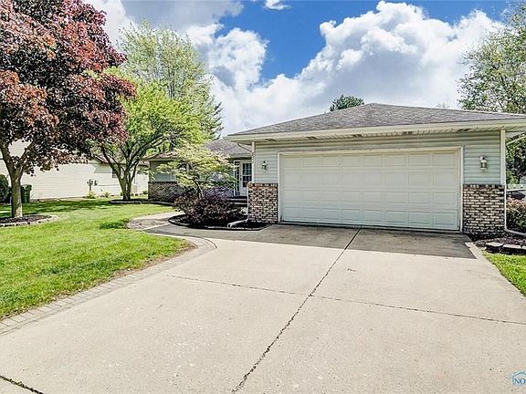 4th image of 871 Champagne Ave