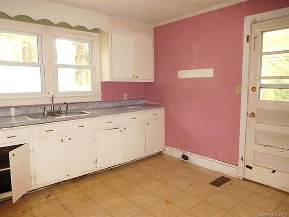 5th image of 2474 Jamaica Ln