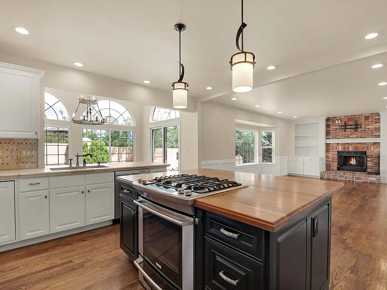 2420 Regal View Ct — Photo 14