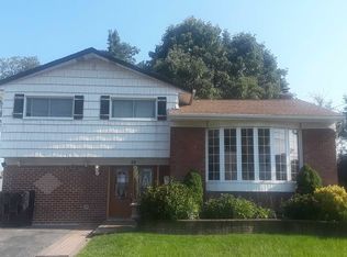 88 Cedar Rd, Westbury, NY 11590