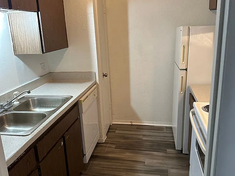 The Lewiston Apartments — Photo 23