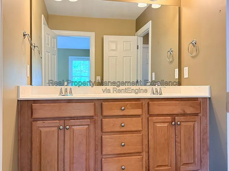 616 Lake Artesia Ln — Photo 50