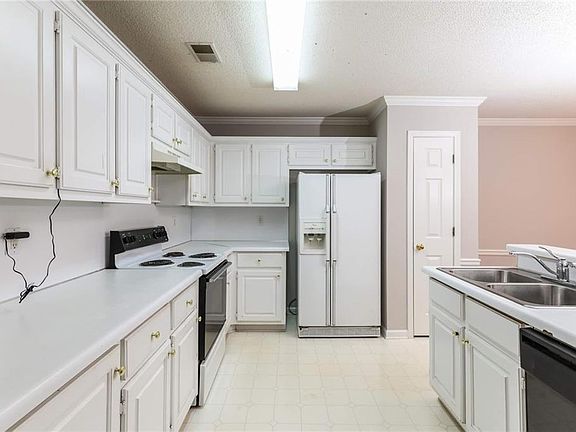 3rd image of 295 Foster Trace Dr