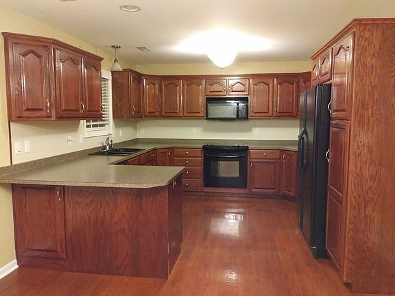 2nd image of 812 Rock Hill Ct