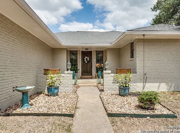 3rd image of 100 Trailcrest St