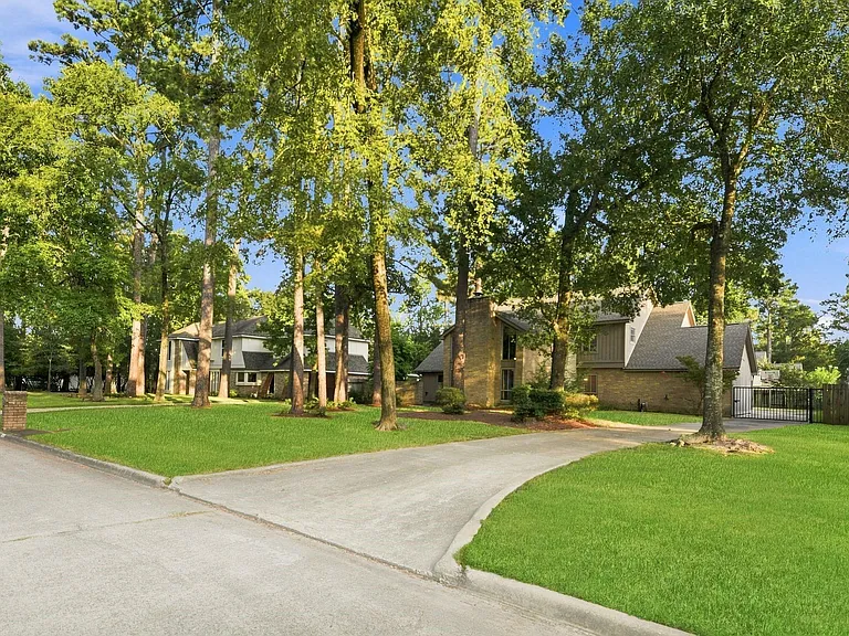 6307 Jadecrest Dr — Photo 4