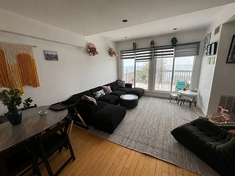 1000 Winthrop Ave #3 — Photo 4