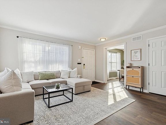 4th image of 104 Providence Ct