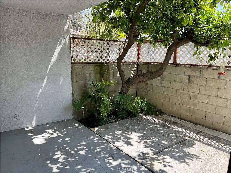 2064 E Evergreen St — Photo 16