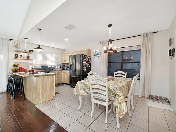 5th image of 2612 Herring Cir
