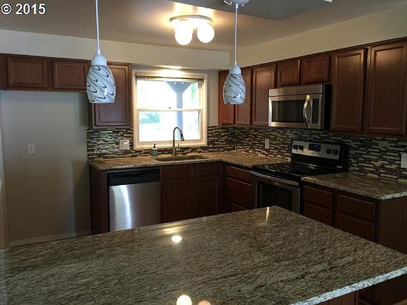 3rd image of 610 NE 47th Ave