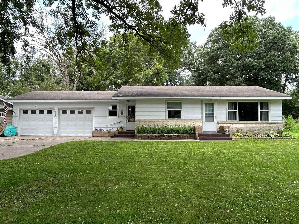 1st image of 935 Woodland Cir