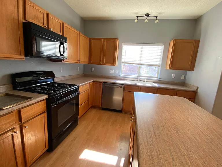 7312 Dancing Eagle Ave NE — Photo 8