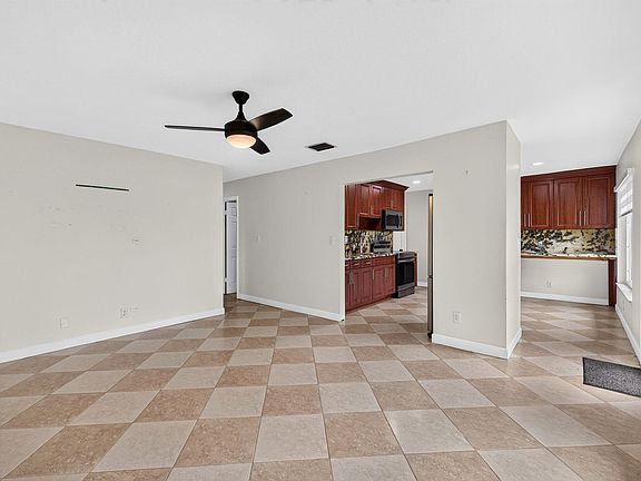 4th image of 241 NW 49th St