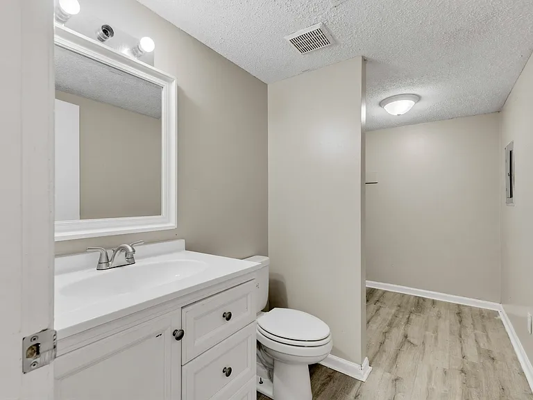 40 Carolane Drive - 4 — Photo 7