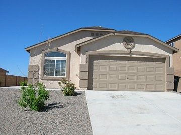http://www.propertyboss.net/CustomerImages/AMMRE_1205/media/Properties/6212%20Vaughn/zsmall_6212%20V