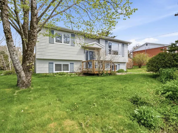 51 Parkdale Ave, Timberlea, NS B3T 1C2