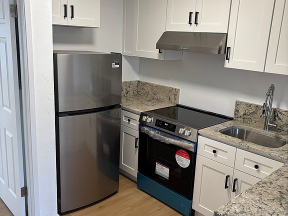 4th image of 685 Iris Ave #37