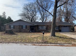 1302 SW B St, Bentonville, AR 72712