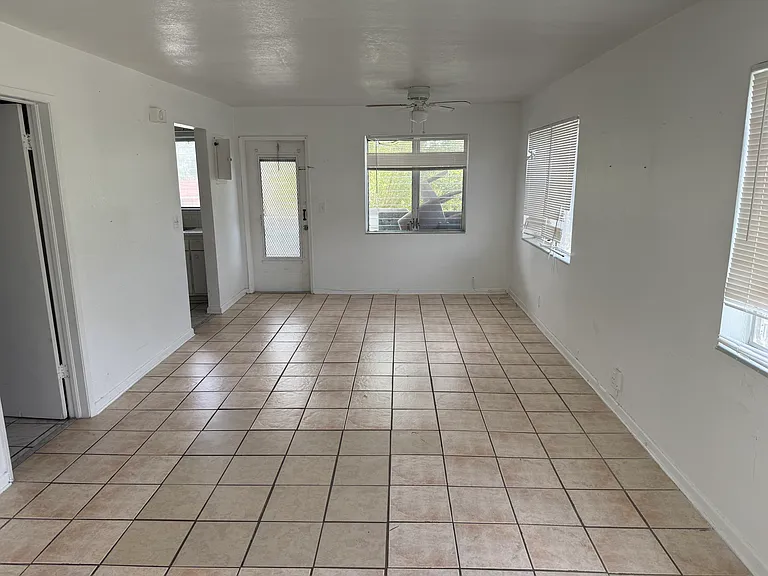 1251 W River Dr #5 — Photo 1