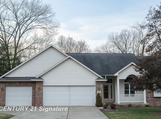 448 River Woods Dr, Flushing, MI 48433