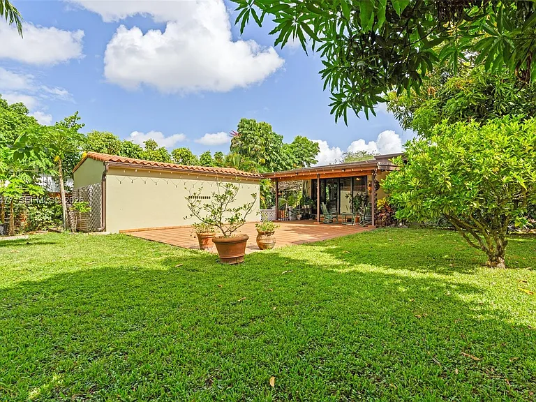 550 Westward Dr — Photo 31