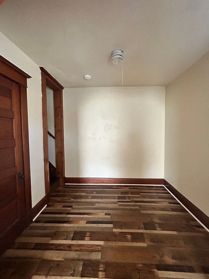 8 S. Jefferson St — Photo 2
