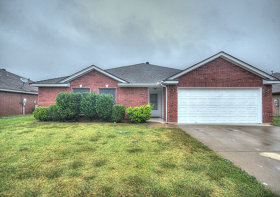 1st image of 133 Blue Wood Dr