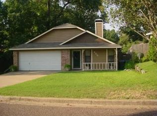 405 Forest Creek Dr, Lufkin, TX 75901