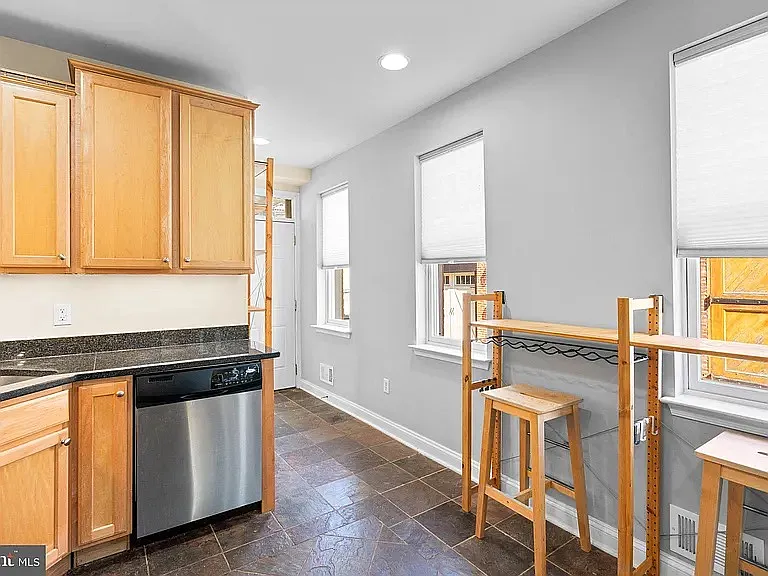 18 S Madeira St — Photo 18
