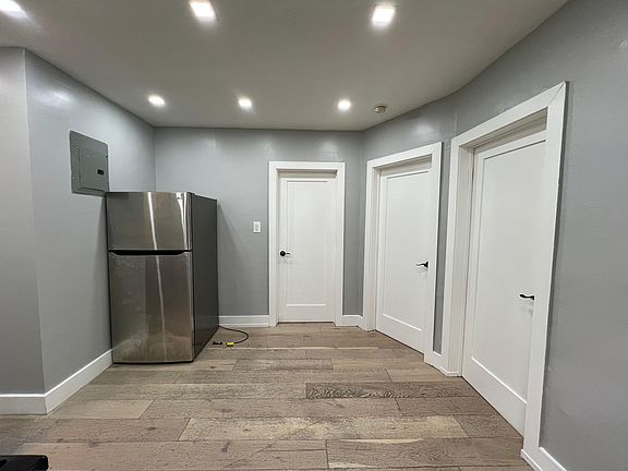 2nd image of 325 Avenue E #5