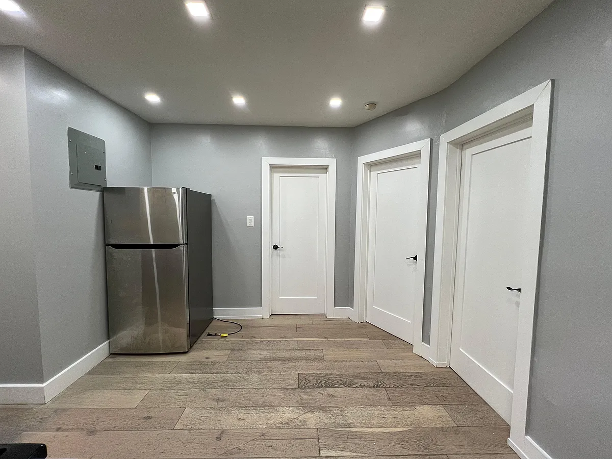 Building Photo - 325 Avenue E #5