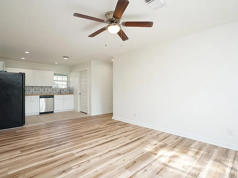 538 Schmeltzer Ln — Photo 10