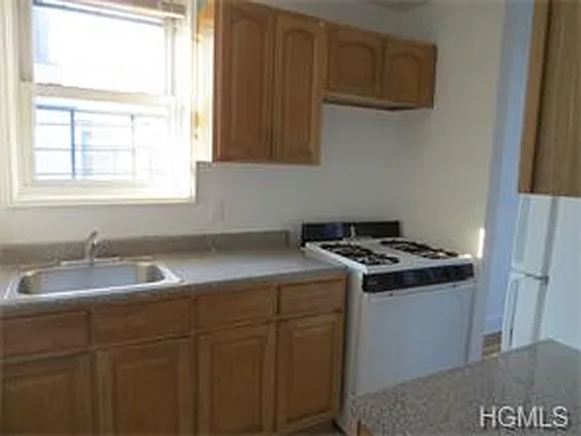 Sold by Besmatch Real Estate Inc | media 10