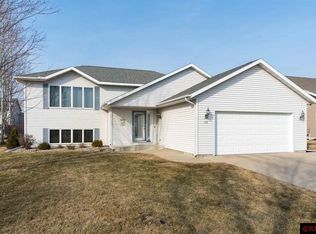 108 Copperfield Dr, Mankato, MN 56001
