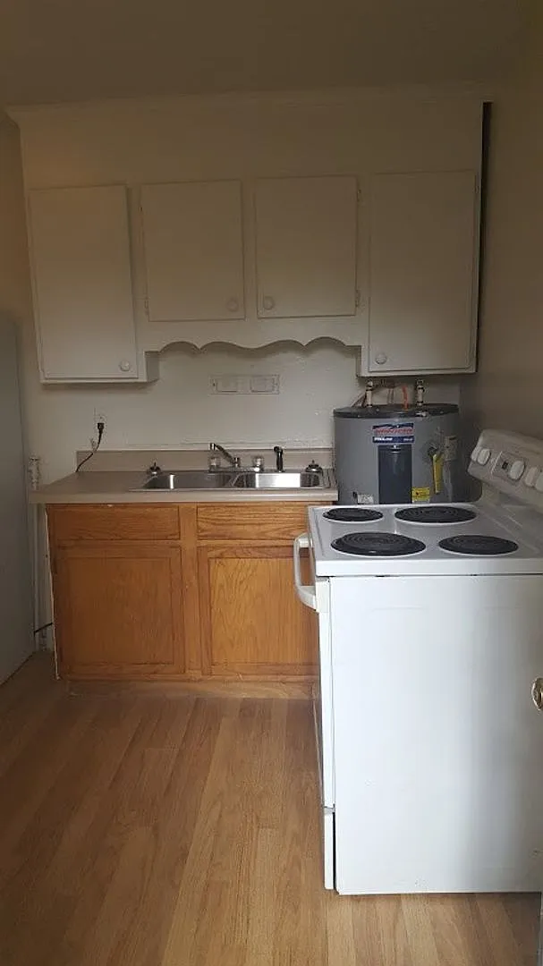 1401 Underwood Avenue — Photo 2