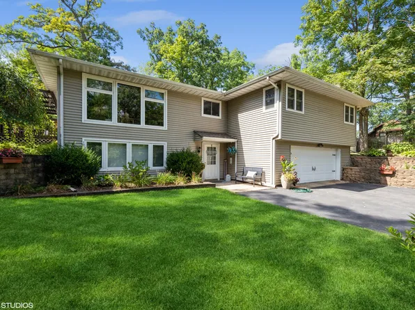 400 N Mineral Springs Rd, Porter, IN 46304