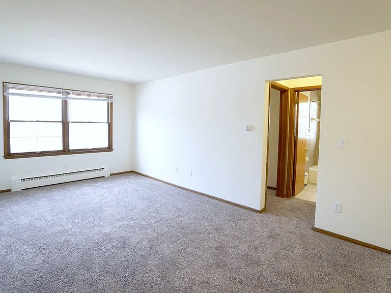 Adrian Apartments (CLO) — Photo 9