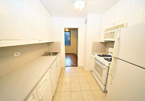 5th image of 125 E 87th St APT 3A