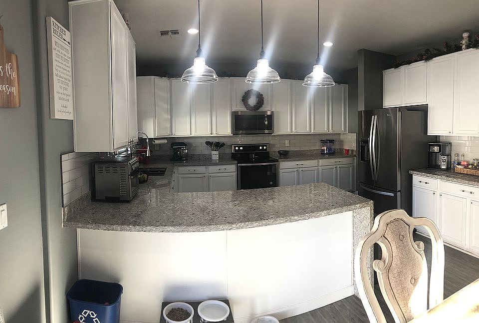 2nd image of 10224 W Illini St