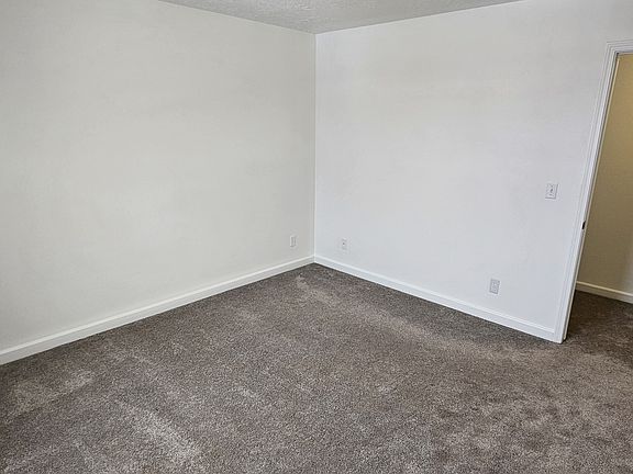 4th image of 400 Par Ave #1